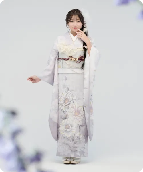 希空が着用するパール付くすみグレー振袖 AF-F003