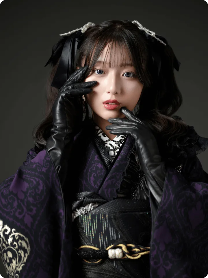 希空が着用するディズニーヴィランズ振袖 DF-G001