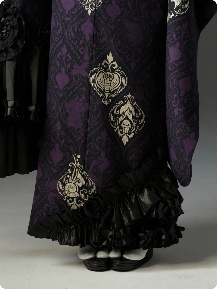 希空が着用するディズニーヴィランズ振袖 DF-G001