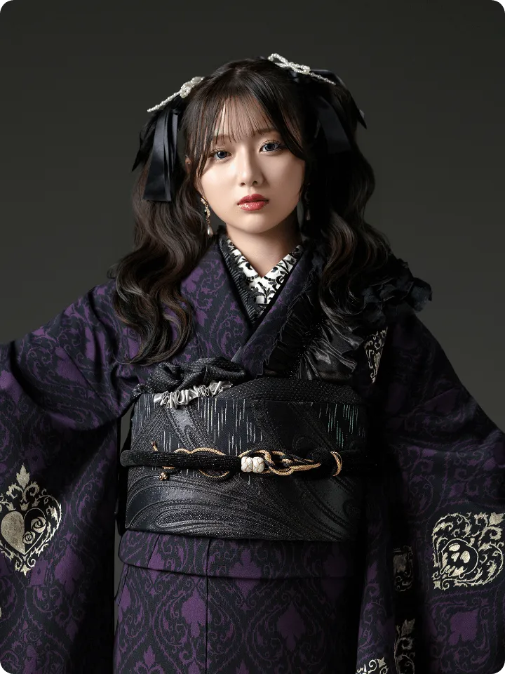 希空が着用するディズニーヴィランズ振袖 DF-G001