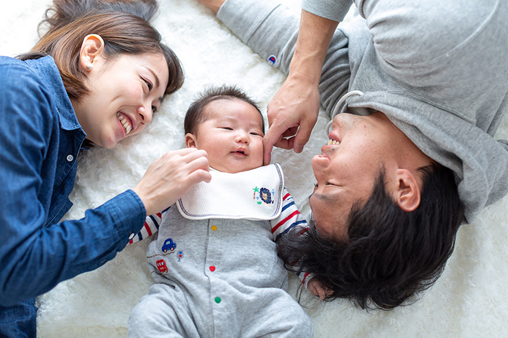 写真撮影のポイント・テクニック｜赤ちゃんの時期の家族写真