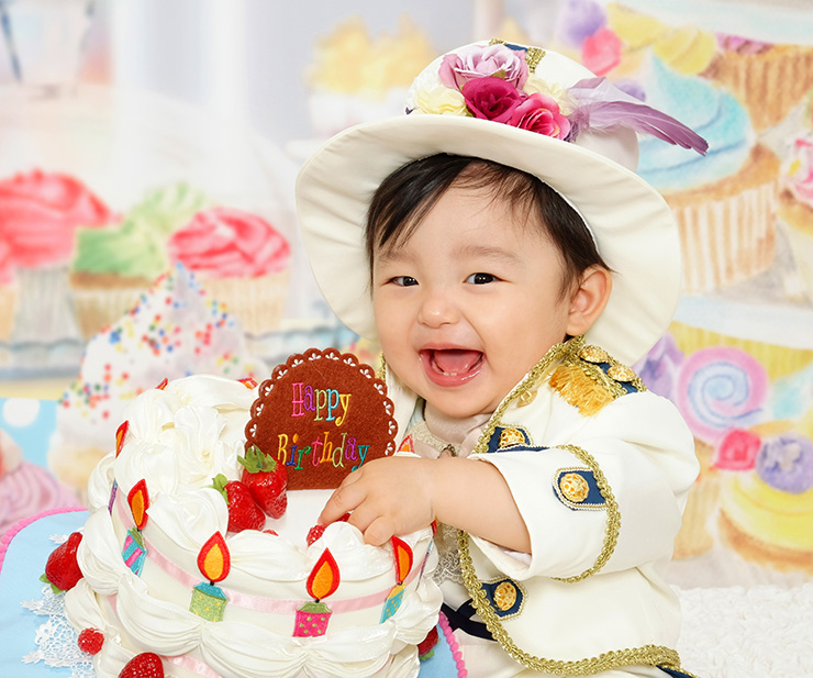 1歳の特別なお誕生日はスタジオアリスで記念写真撮影を